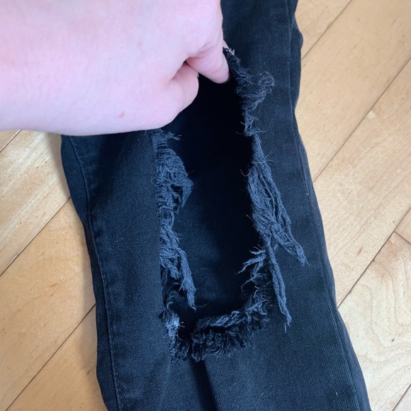 [28]👖F21 distressed jeans - Picture 5 of 9